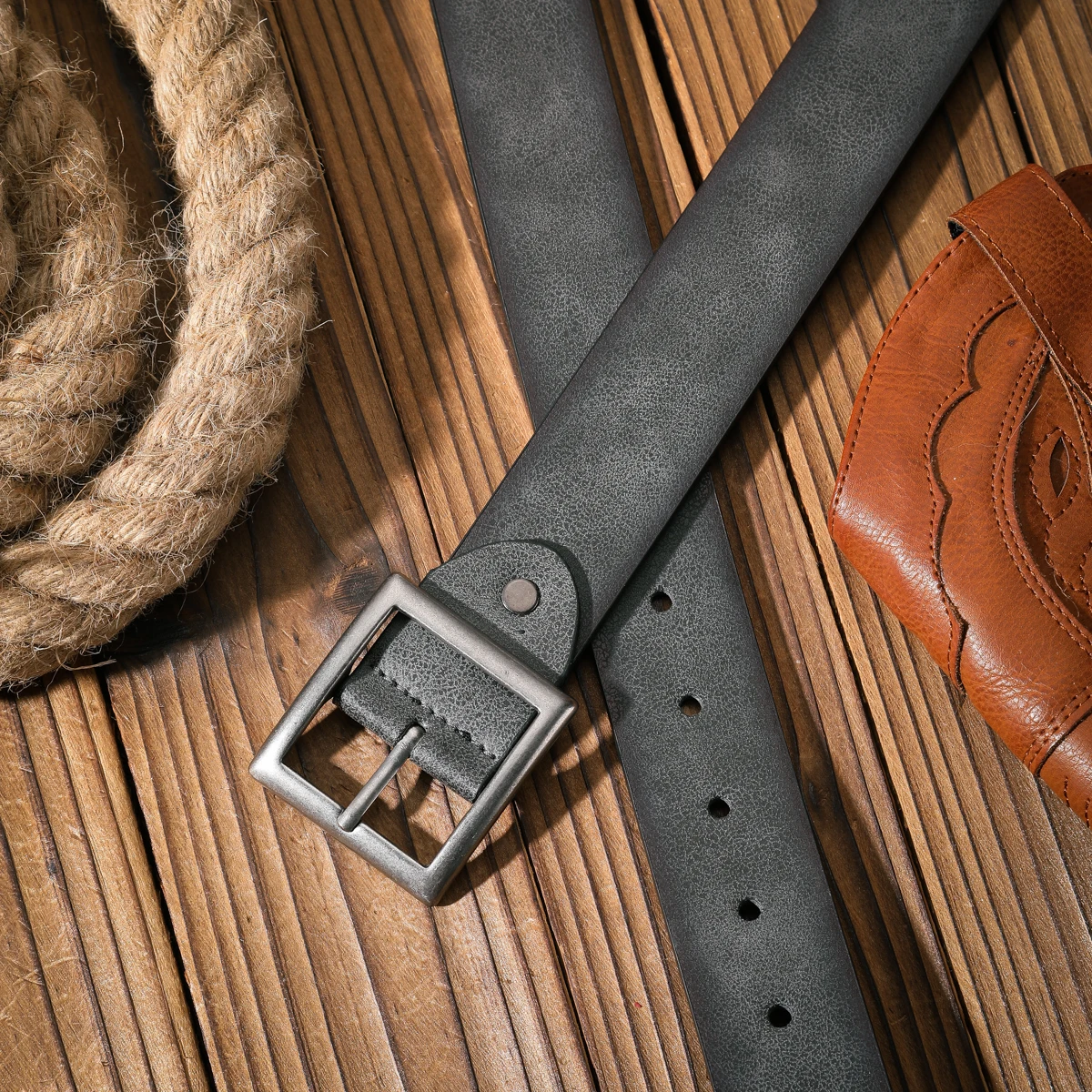 Ein lässiger und retroer Gürtel, ein Taillenaccessoire für Kleidung im Western-Stil, Metallschnalle, PU-Gürtel, geeignet für Männer und Frauen. – Detail 9