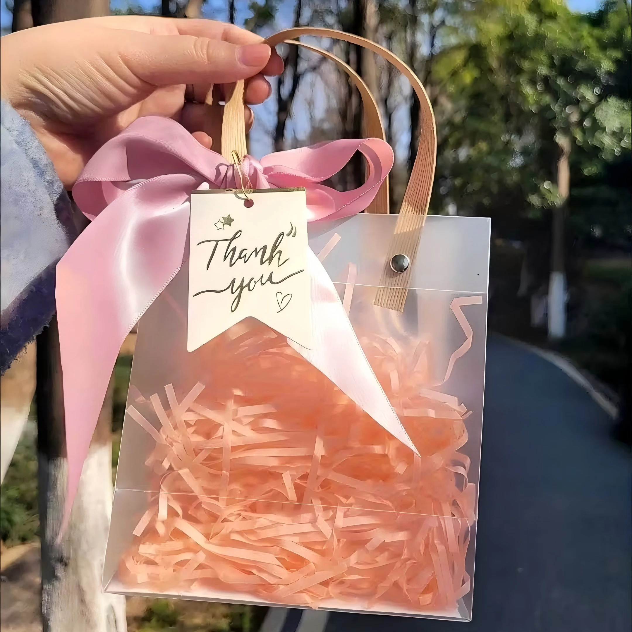 Paquete de 20 Bolsas de Regalo Transparentes Esmeriladas con Mariposa de Rafia, Ideales para Fiestas, Bodas, Cumpleaños y Día del Maestro