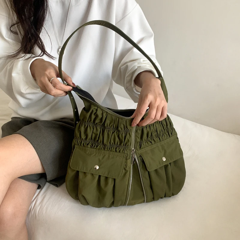 

Корейская нейлоновая сумка на плечо с рюшами для женщин, водонепроницаемая, вместительная, для поездок на работу, с боковыми карманами, легкая сумка-тоут