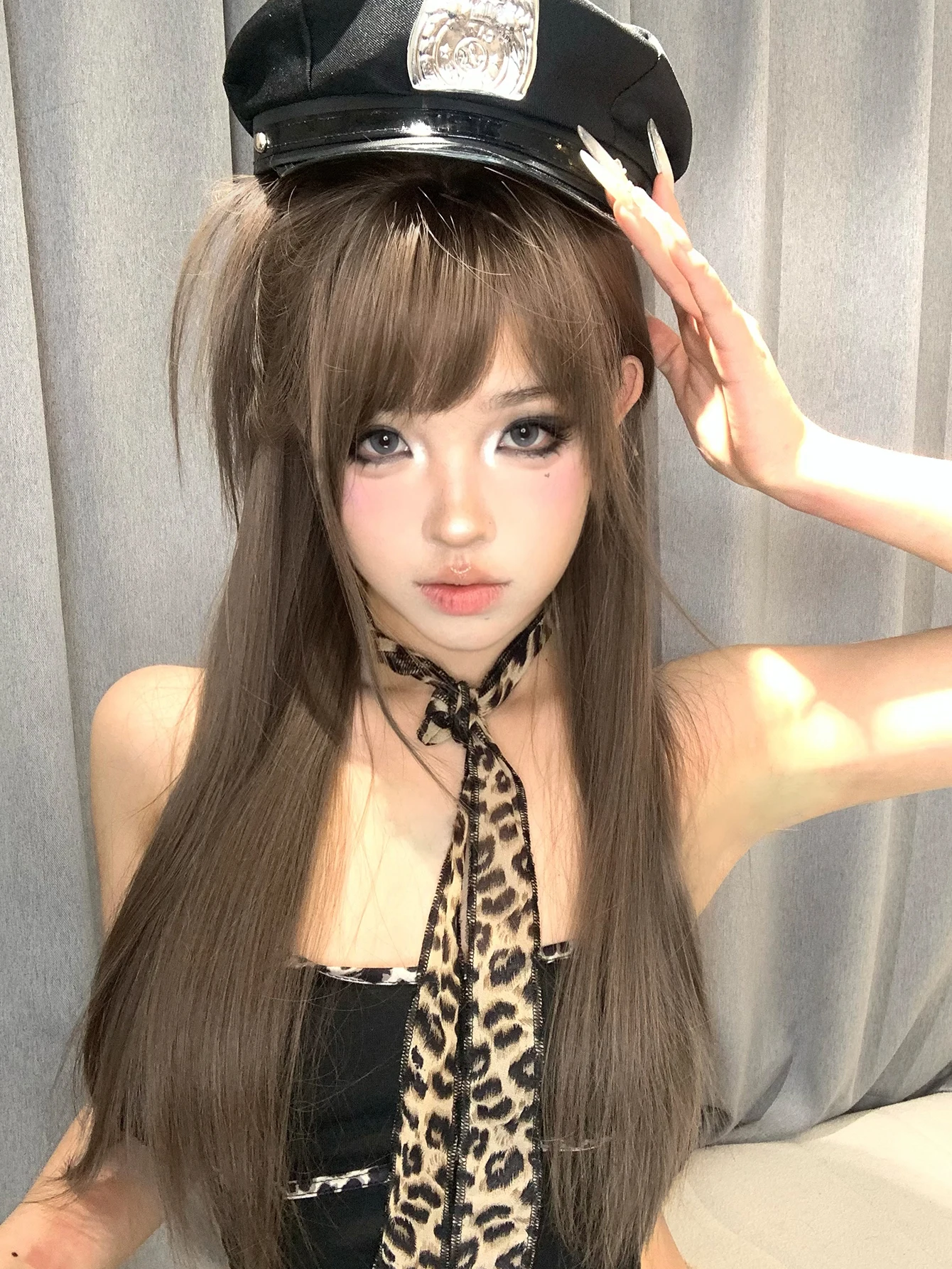 28 inch honey ash brown bang wig detail