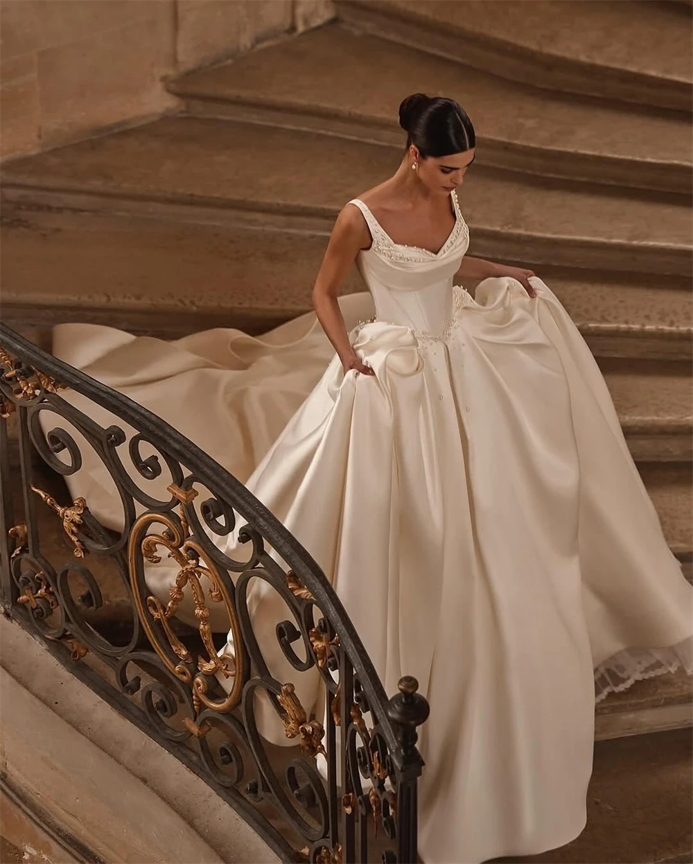 

Customized Elegant White Satin Wedding Dress Formal Sweetheart Spaghetti Straps Bridal Gowns A-Line Chapel Train Robe de mariée