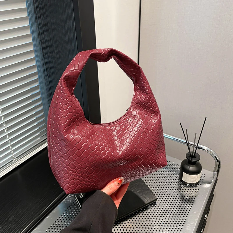 Mode trendige gewebte Pendeln minimalistische Tote Umhängetasche Nischendesign Unterarm Umhängetasche große Kapazität Umhängetasche 2024