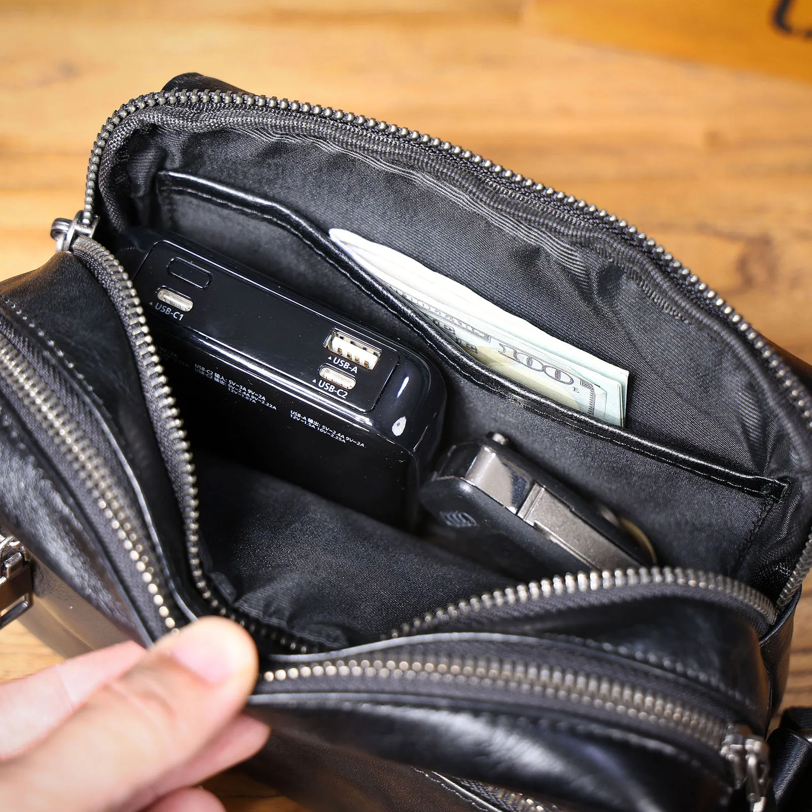 Echte Leder-Brusttasche für Herren, Casual-Umhängetasche aus Rindsleder, Modische Handyhülle, Pflanzlich gegerbtes, gerafftes Leder – Detail 18