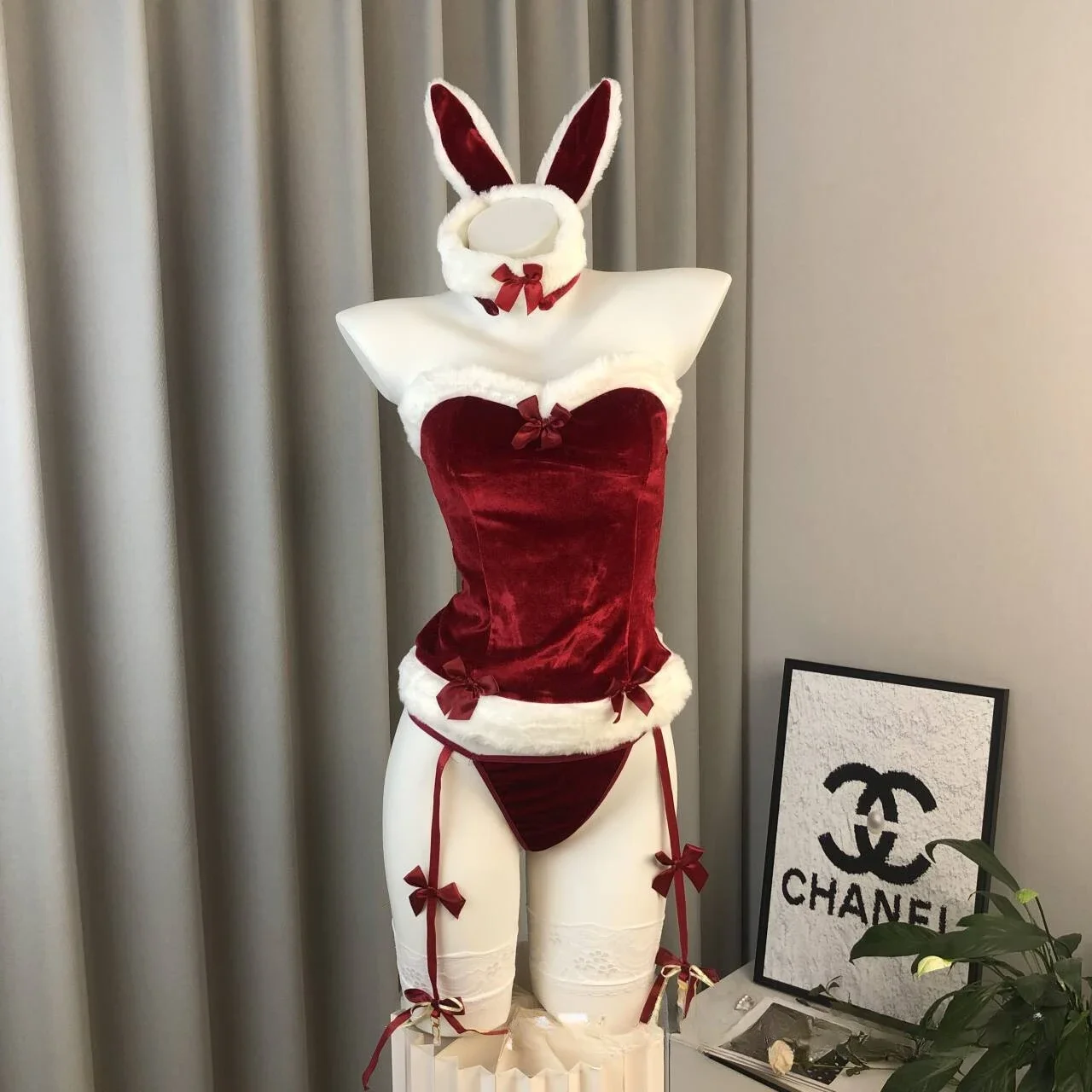 

FXTF Рождественский сексуальный красный комплект нижнего белья для женщин, костюм Санта-Клауса для косплея, порно, плюшевый бюстгальтер с бантом и перьями, стринги, комплект эокситических трусиков