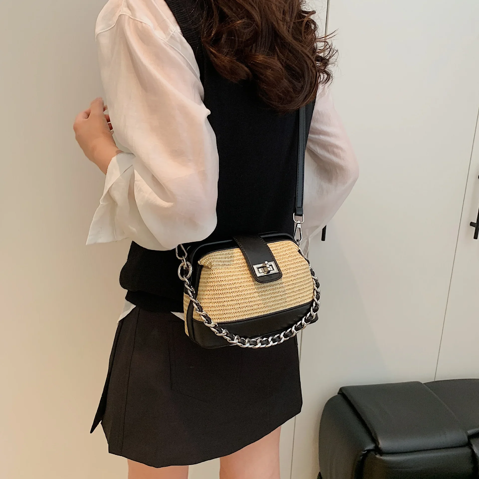 2025 New Euro-American Summer Niche Contrast Color Chain Bag - Simple Fashion Lock Doctor Handbag