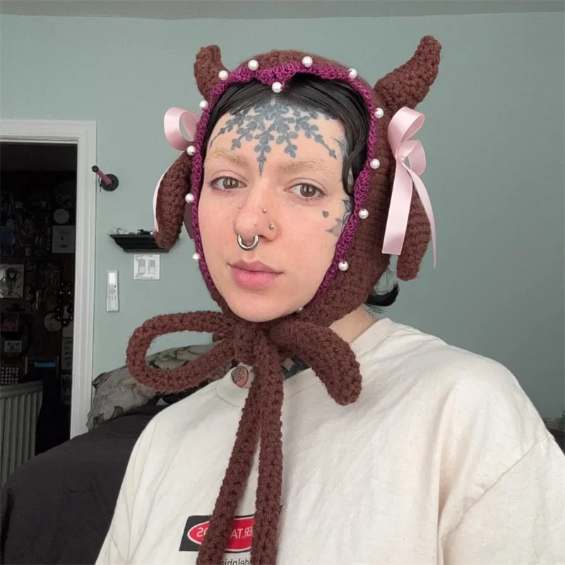 chapeau-tricote-a-la-main-en-corne-de-vache-avec-lacets-perles-blanches-decoration-nœud-rose-chapeau-chaud-pour-proteger-les-oreilles