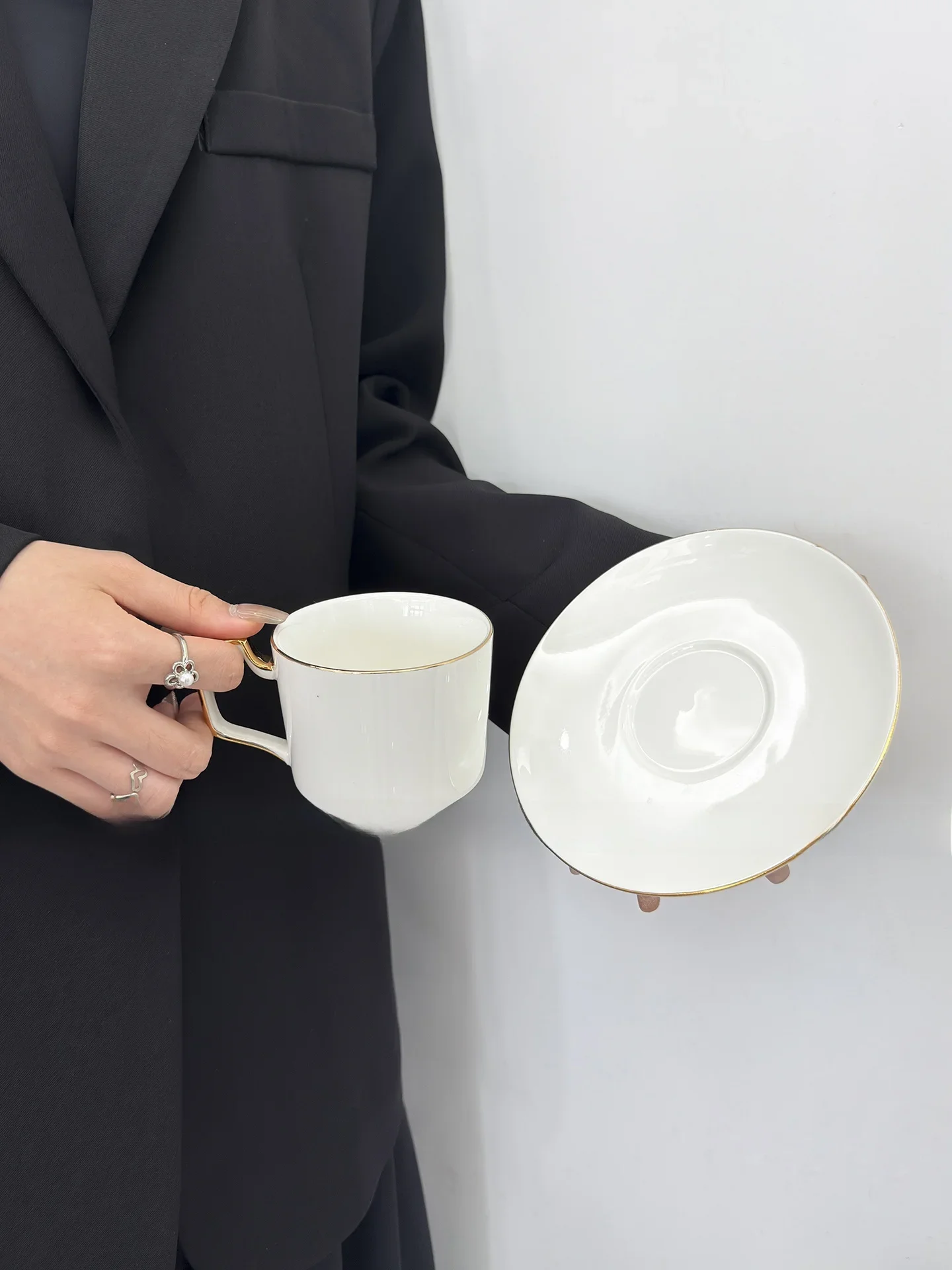 Minimalist Luxury Coffee Cup Set Afternoon Tea Water Cup Unique Handmade Gift Ceramic Cup for Office Home Restaurant And Cafe