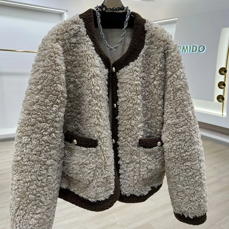 Small Fragrant Style Lamb Wool Jacket Short Women's Coat Color Blocked 2026 Autumn Winter New Item Fur Integrated Round Neck Top