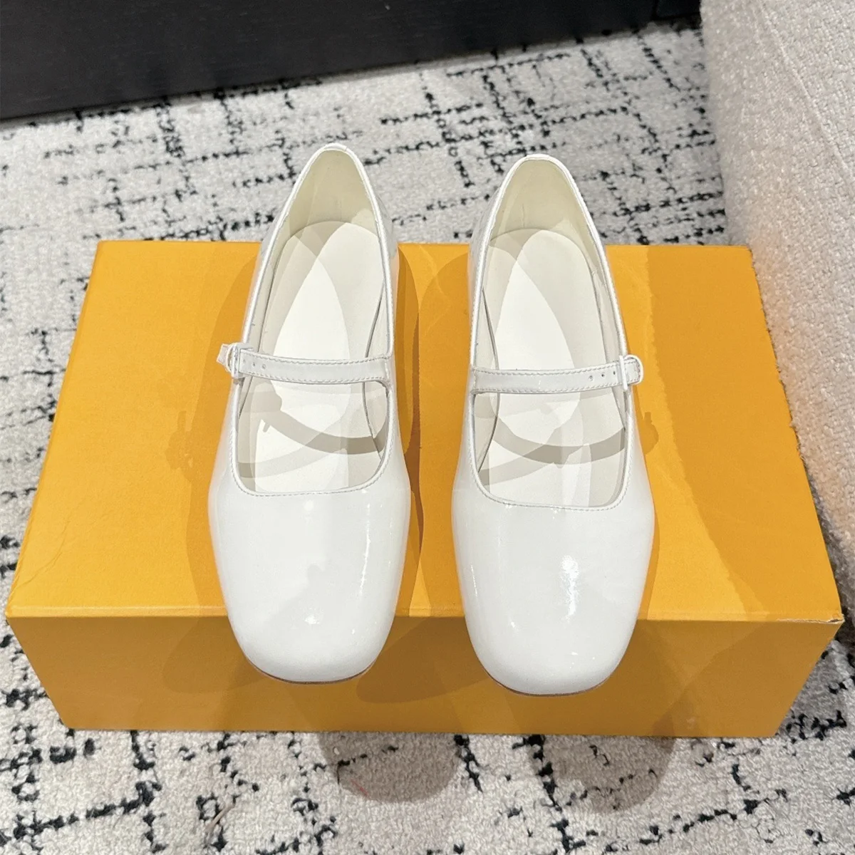 2026 High Quality Autumn women shoes flat comfortable casual daily walking stable lightweight footwear ch25022256