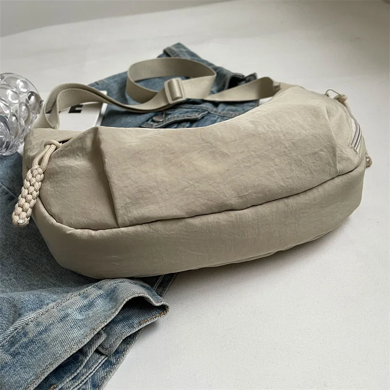 Freizeit-Umhängetasche mit großem Fassungsvermögen, vielseitig einsetzbar und Nischendesign, Nylon-Umhängetasche, Briefträgertasche für Studenten – Detail 6