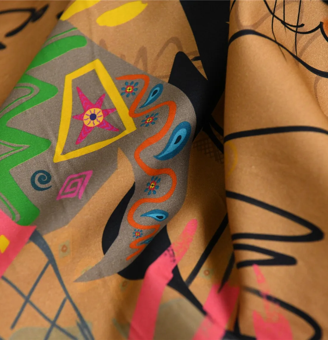 3m Txl Designer MMQ Alien Graffiti Abstract Art Imitation Silk Wool Silk Cotton Fabric Vintage Sourcing