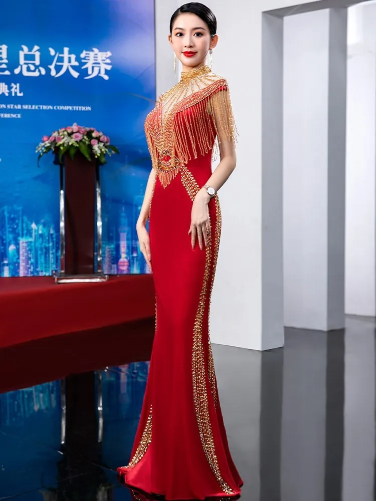 A new light luxury and niche banquet dress for the red host