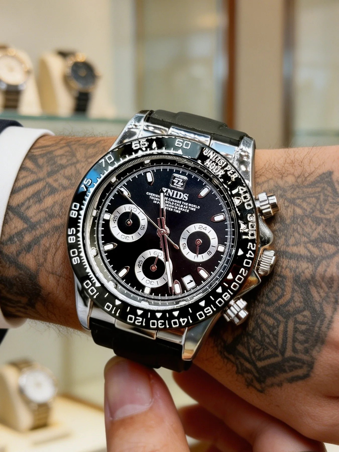 New Luxury Fashion Men's Quartz Watch, Silicone Strap, Luminous, Waterproof, Calendar, Three Sub-Dials, Six Hands, Multi-Functional Display, European and American Style, Punk Trend, Versatile, Personalized Street Style Men's Watch, the First Choice for Gift-Giving