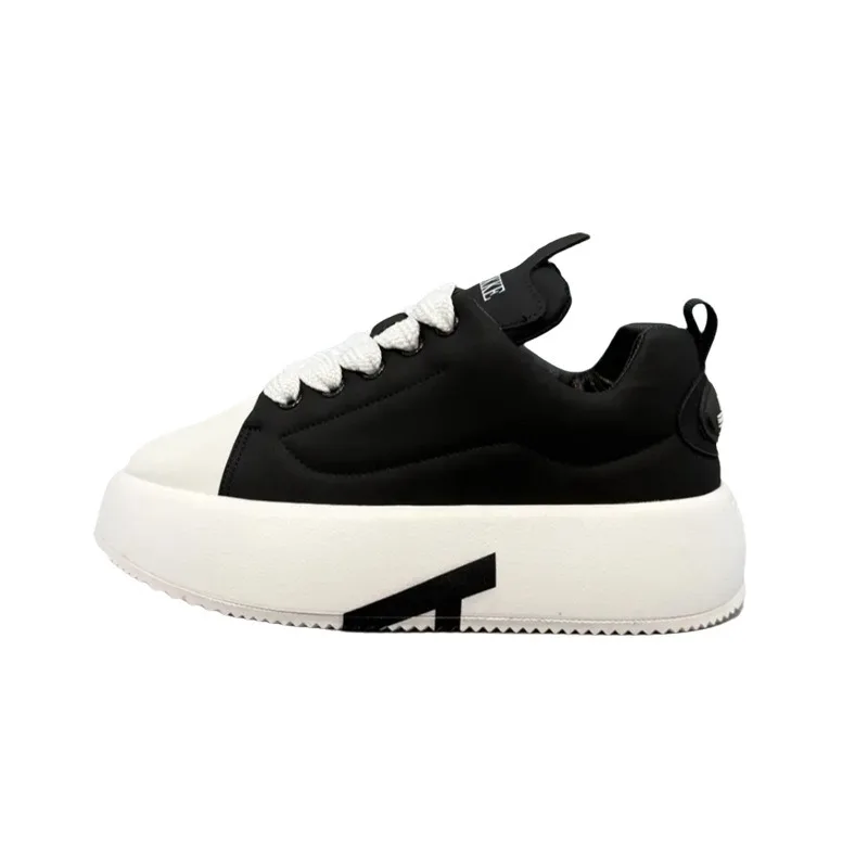 2025 ฤดูใบไม้ผลิผลิตภัณฑ์ใหม่รองเท้าผ้าใบผู้ชายรอบหัว LACE-up Casual รองเท้าสีทึบแฟชั่นสีขาวรองเท้า