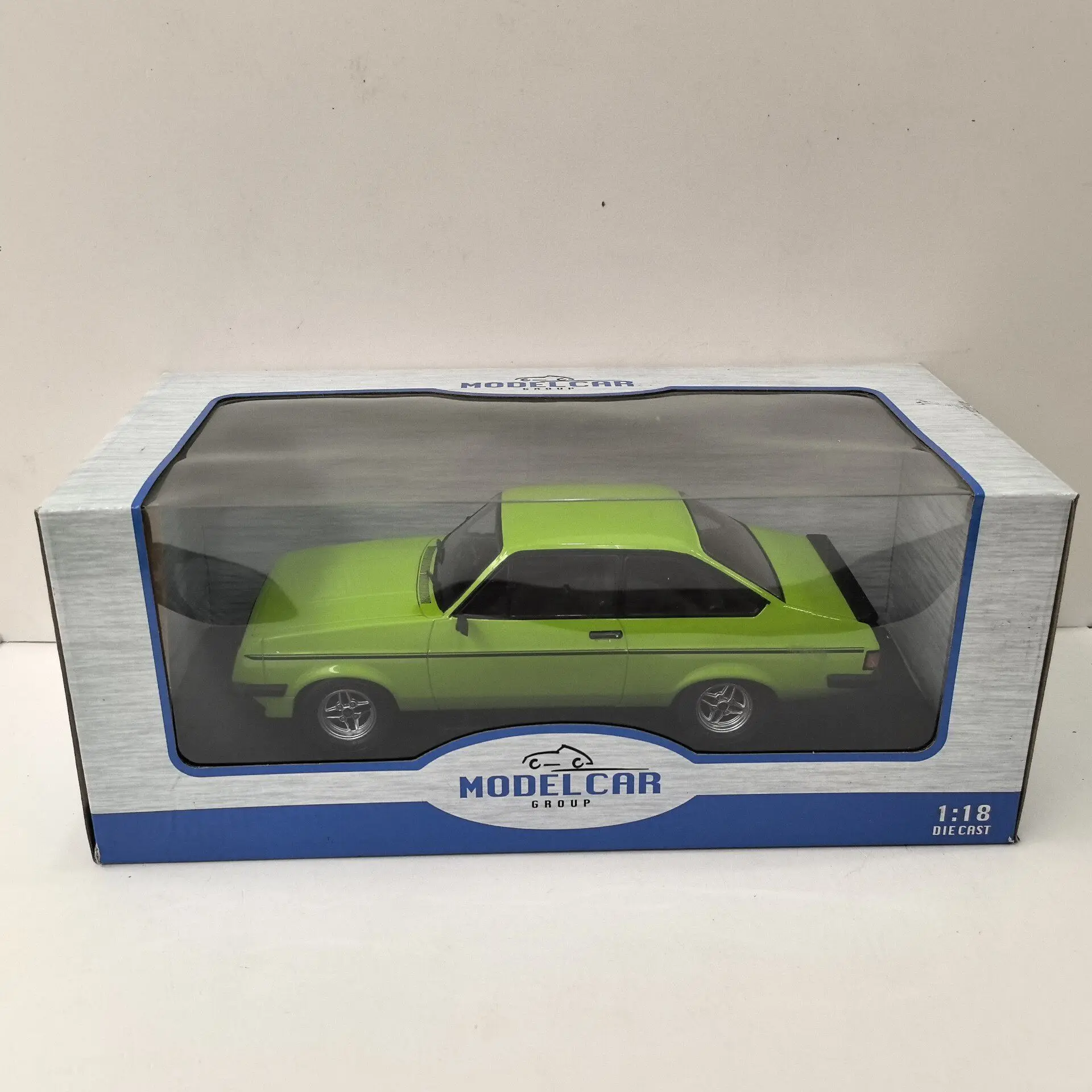 

Diecast MCG 1/18 Scale FORD ESCORT MKII RS 2000 D8 Alloy Car Model