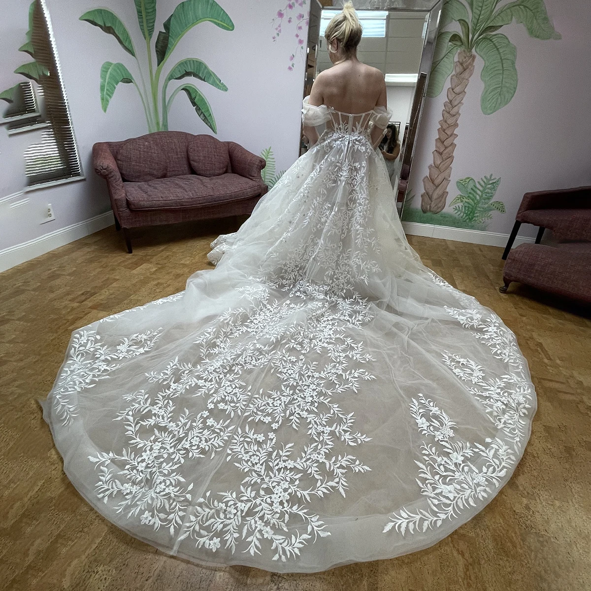 Fluffy Luxury Appliques Wedding Bridal Gowns Big Volumn Skirt Customized Chapel Sweetheart Off Shoulder Princess Bride Dress