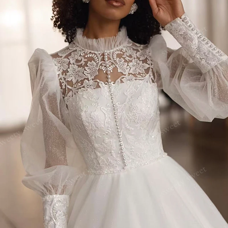 エレガントなウェディングドレス サテン 刺繍レース付き Aライン ボールガウン フルスリーブ Oネック カスタマイズされた花嫁ボタン Vestido De Novia