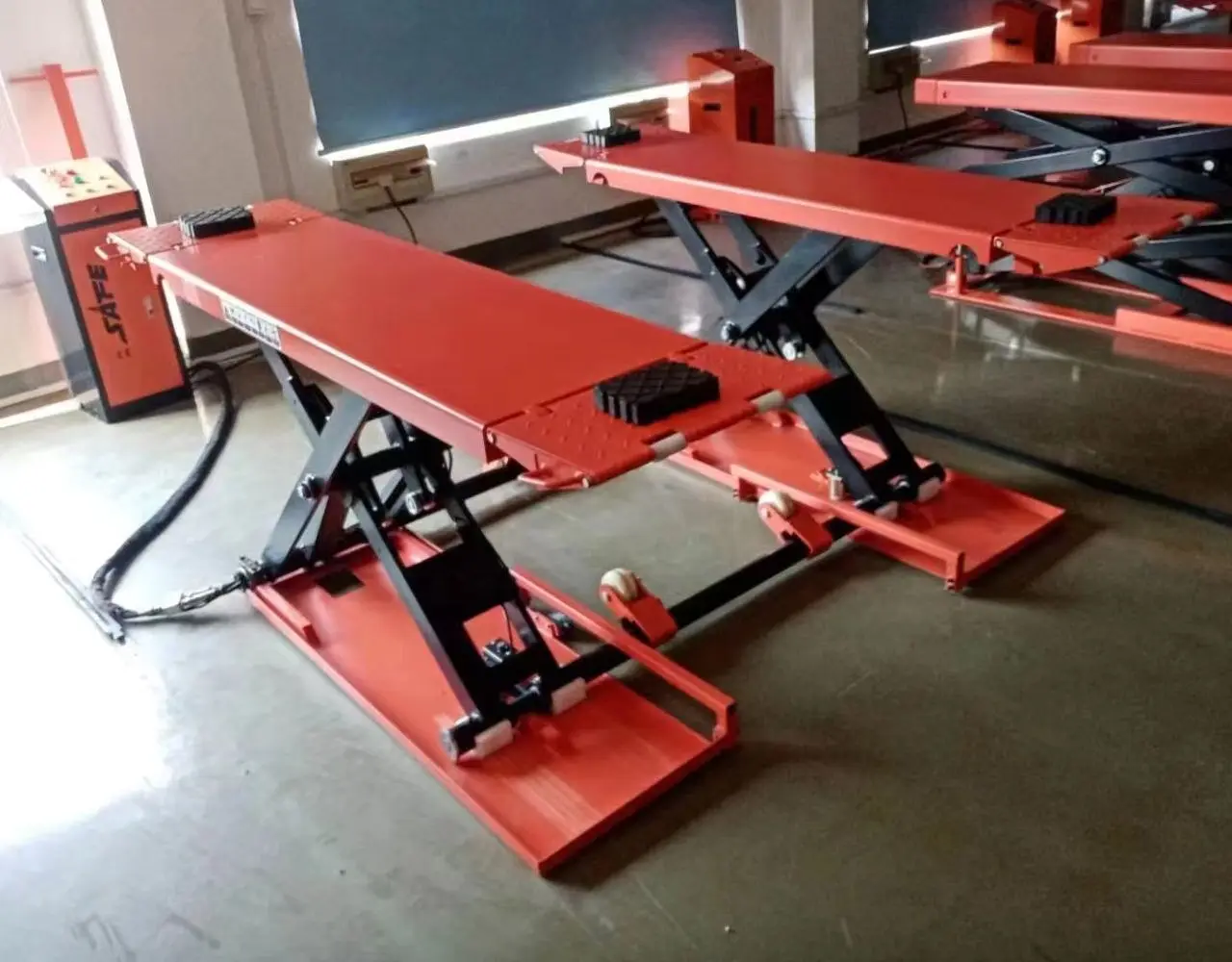 

Electric hydraulic scissor lift Self-propelled aerial work platform CE certified Mobile lift for warehouse maintenance