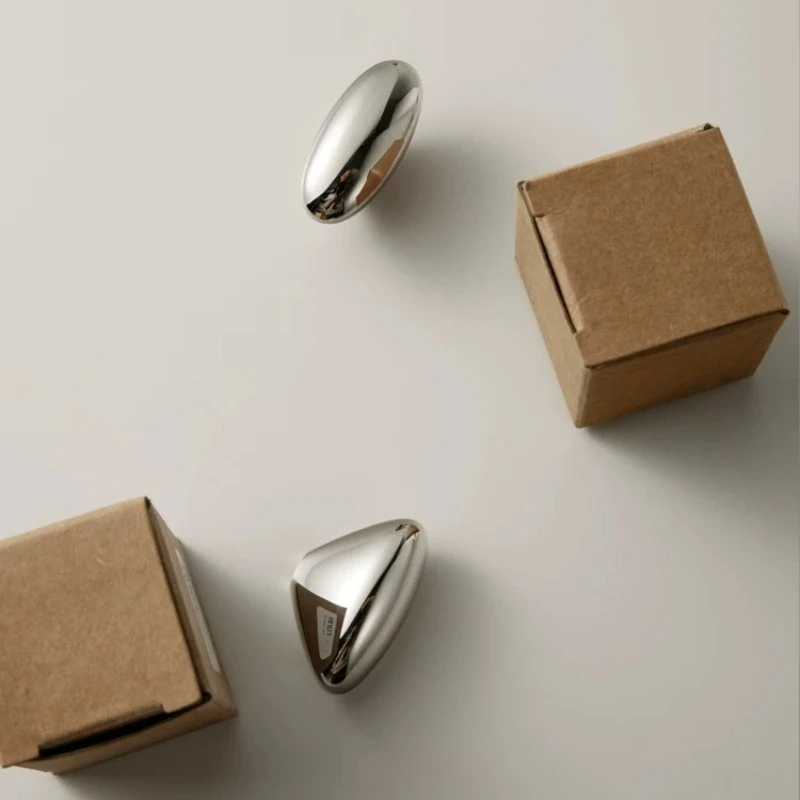 

Titanium Silver Single Hole Wardrobe Cabinet Door Knobs Brass Pulls Style Antique Cupboard Kitchen Hardware Furniture Handles