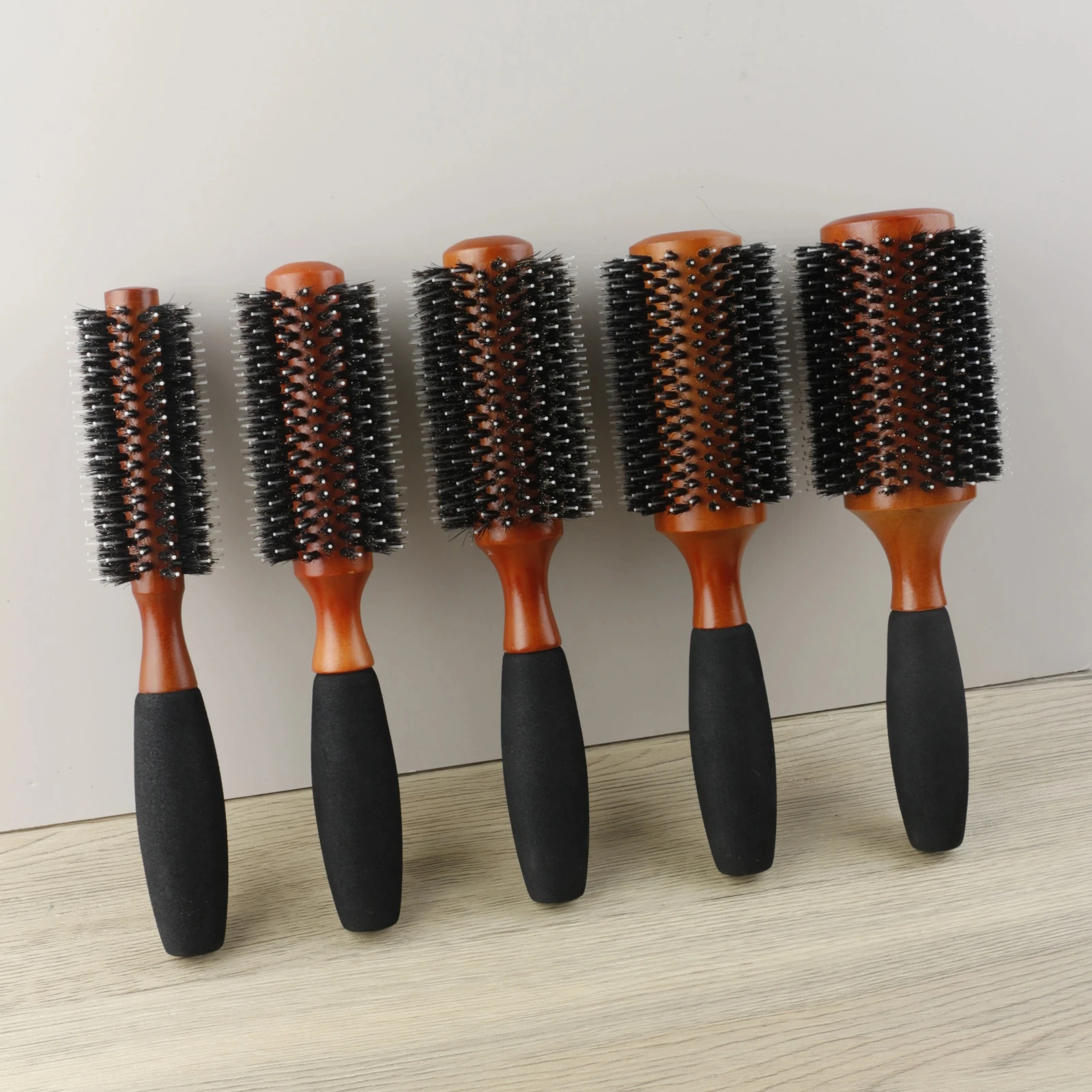 Professionelle Rundbürste mit Wildschweinborsten in 5 Größen, Holzgriff mit Anti-Rutsch-Funktion, für Salon und Zuhause, zum Föhnen, Locken und Volumen-Styling – Detail 12