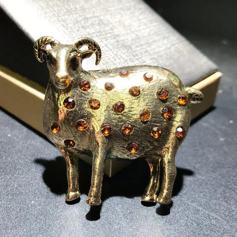 Funkelnde Schaf-Brosche mit Strasssteinen, Rostfreie Legierung, Unisex-Tier-Anstecknadel, Perfekt für Hochzeiten, Partys und als Geschenk für Tierliebhaber – Detail 3