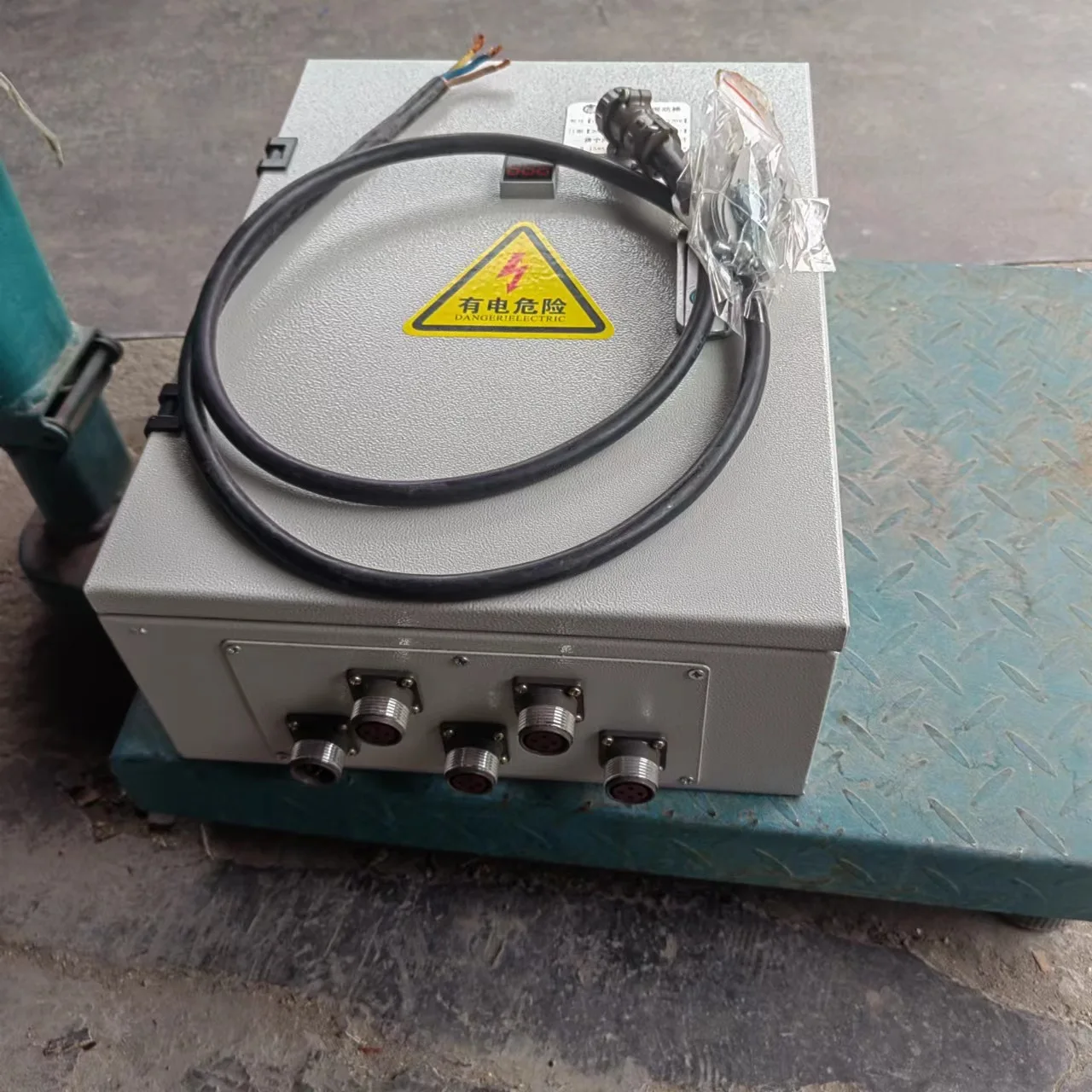 High frequency silent vibrator front switch one to four control box concrete vibrator 50mm