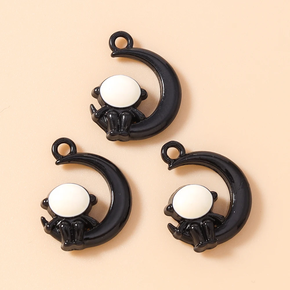 Leslie 10 Stück 14 x 18 mm niedliche weiße und schwarze Astronauten-Mond-Anhänger für Halsketten, Armbänder, DIY-Schmuckherstellungszubehör – Detail 2