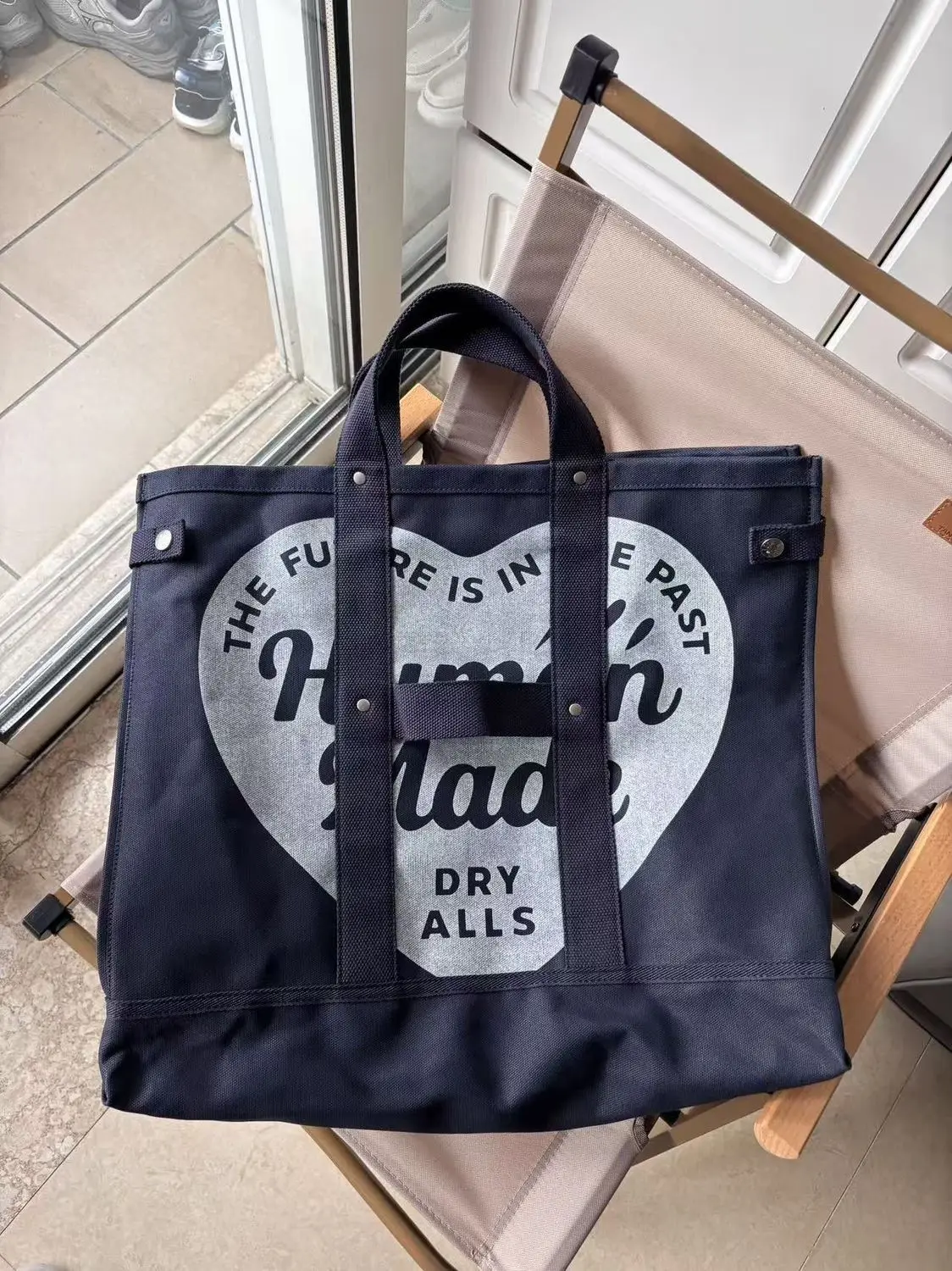 sac-fourre-tout-grand-format-human-made-logo-cœur-impermeable-decontracte-streetwear