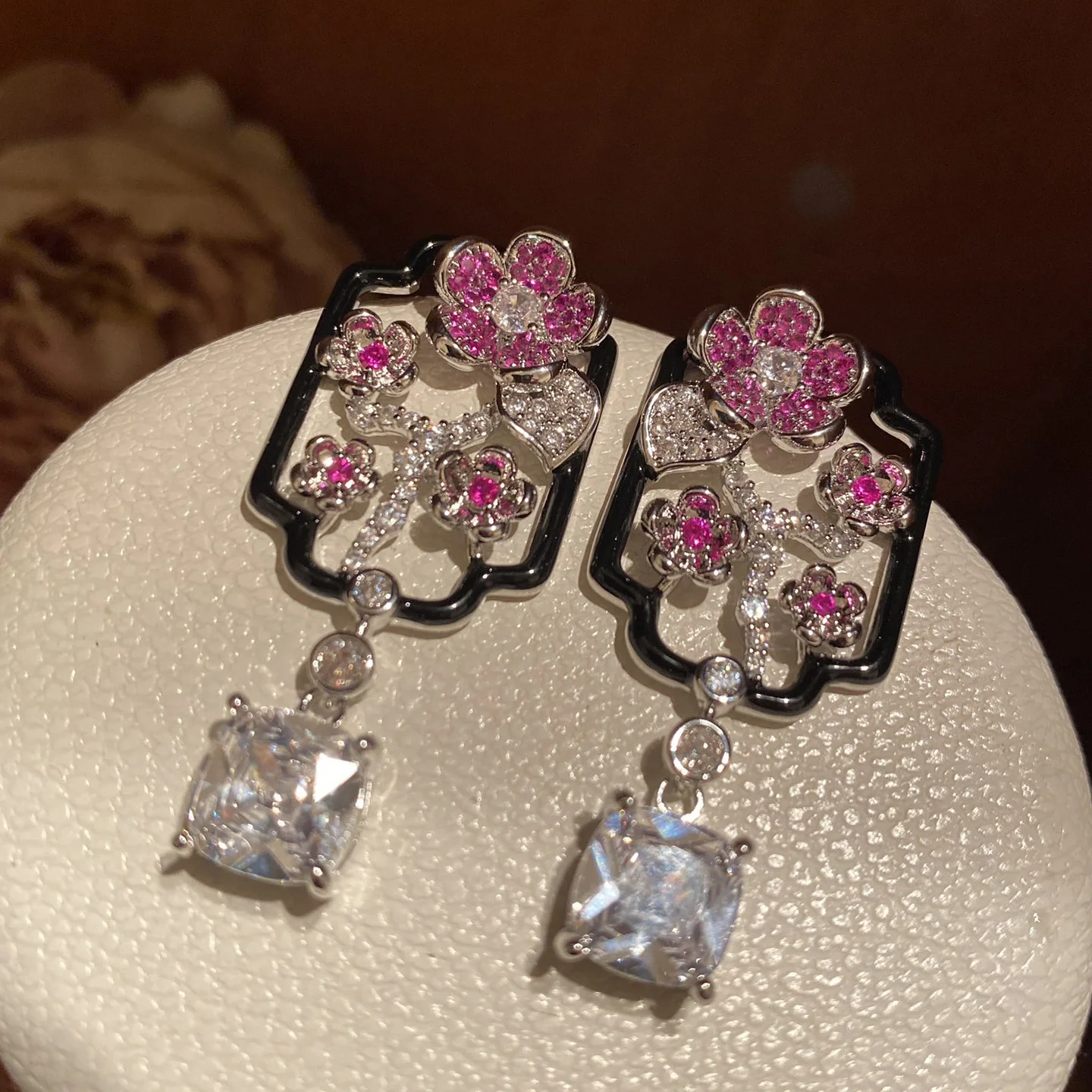 

Oriental Plum Branch Window Lattice Earrings Sparkling Pink Crystal Square Dangle Earrings for Wedding Party
