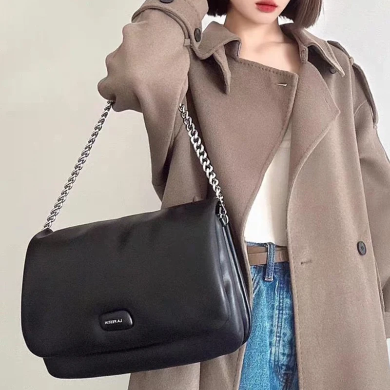 Shoulder Bag Spring Versatile For Women Luxury Designer Handbags And Purse 2023 New In PU Delicate Chain High Capacity Soft Bag