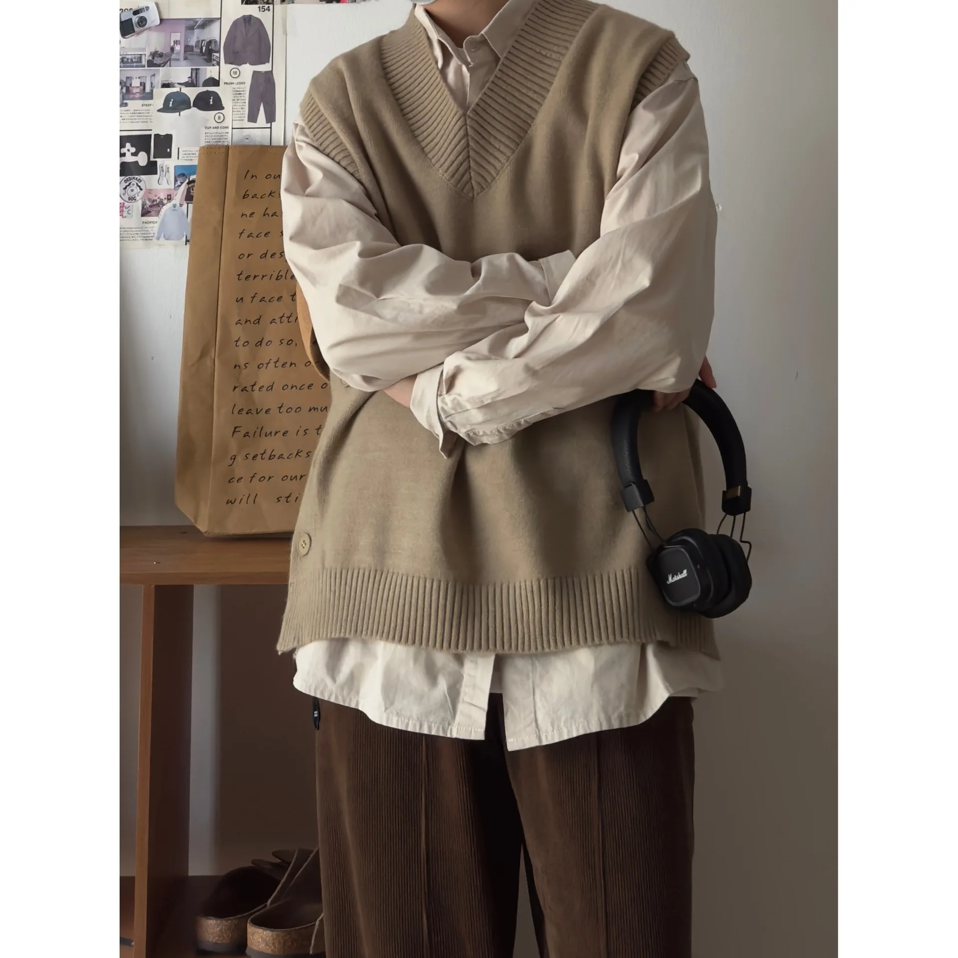 2025 Autumn Winter New Men V Neck Sleeveless Knit Vest Solid Color Loose Retro Casual Versatile Fashion Top