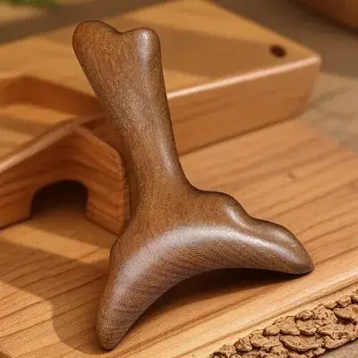 أداة تدليك الوجه على شكل ذيل حورية البحر الخشبي غوا شا، لوح كشط مصقول بني فاتح للعناية بالبشرة والجسم والرقبة والعضلات