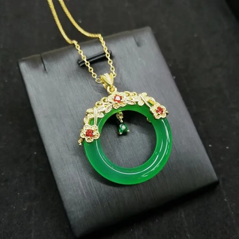 

Natural Green Chalcedony Hand-carved Donut Pendant Fashion Boutique Jewelry Men and Women Necklace Accessories