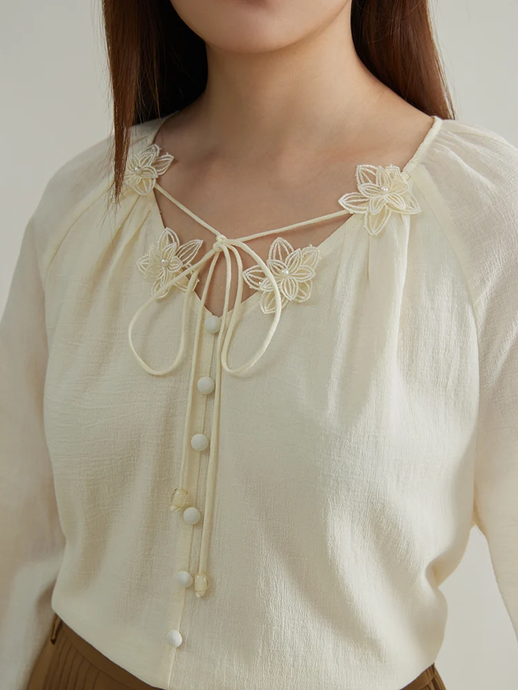 DUSHU French Loose V-neck Shirt Spring New Product Gentle Versatile Shirt Casual Loose Women Beige Shirts 24DS81244