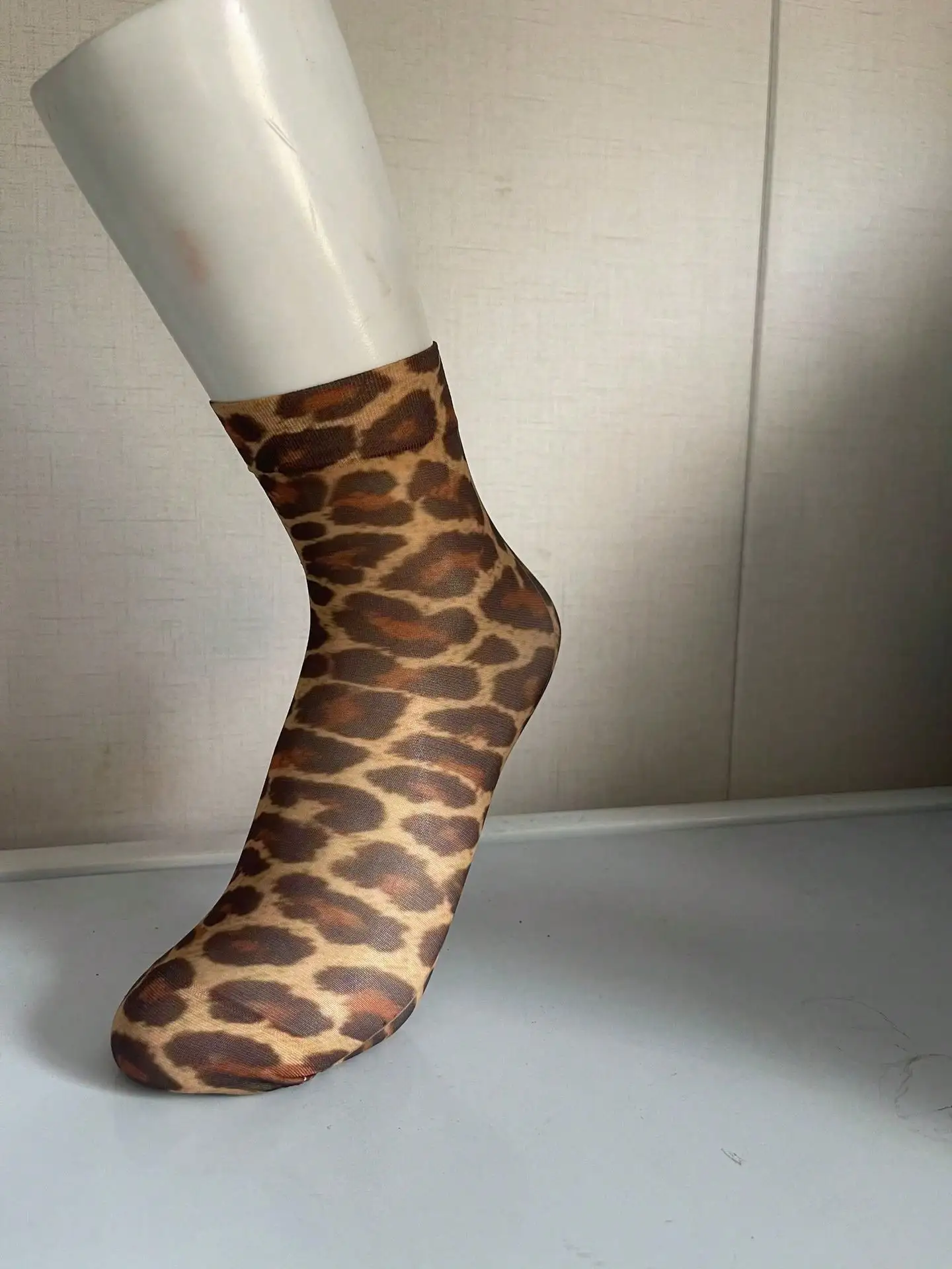 

1Pair Unisex Leopard Print Mid-Calf Socks, Stylish Breathable Comfortable Crew Socks For Daily Wear Festival Gift For Boyfriend