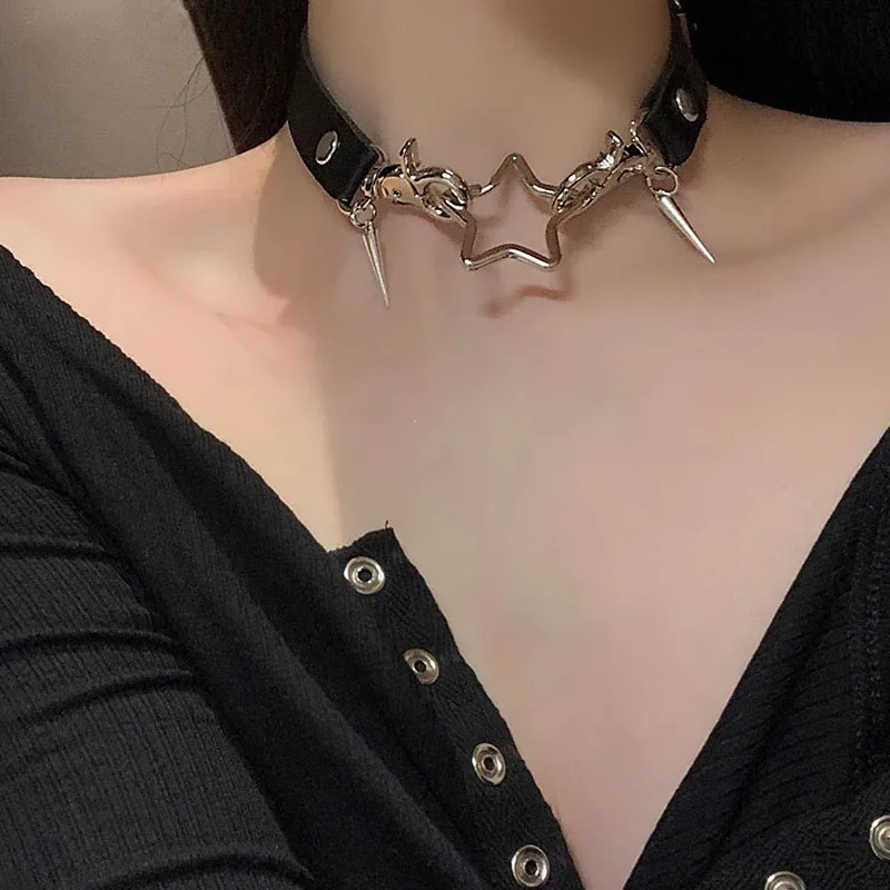 A metal punk Gothic spicy girl trendy and cool girl necklace with a black leather material and a five pointed star design