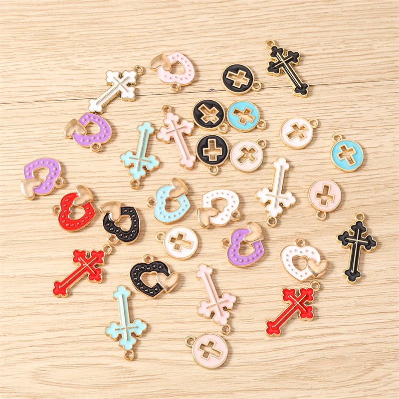 10 Stück bunte Emaille-Kreuzanhänger in verschiedenen Ausführungen für die Herstellung von Ohrringen, Halsketten, Armbändern, DIY-Bastelarbeiten und Schmuckzubehör. – Detail 2