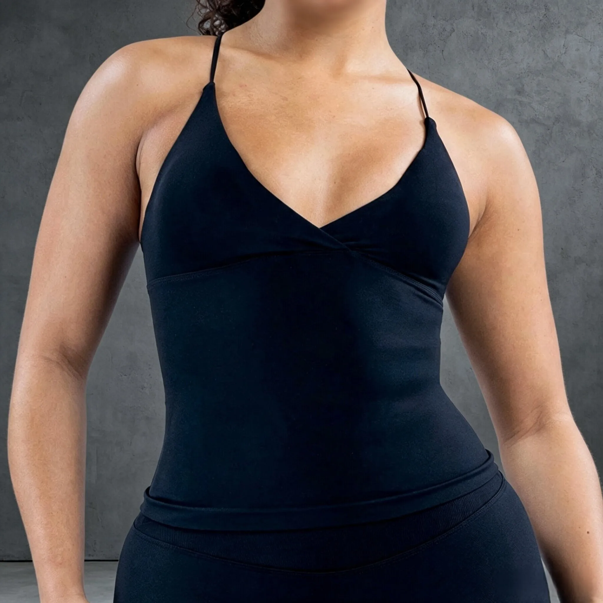 Dneyf DFY Damen Yoga-Cami-Top mit tiefem V-Ausschnitt und überkreuztem Rücken, ärmelloses, gepolstertes Sport-Tanktop, schnelltrocknend, dehnbar, Fitness-Workout-Weste – Detail 11
