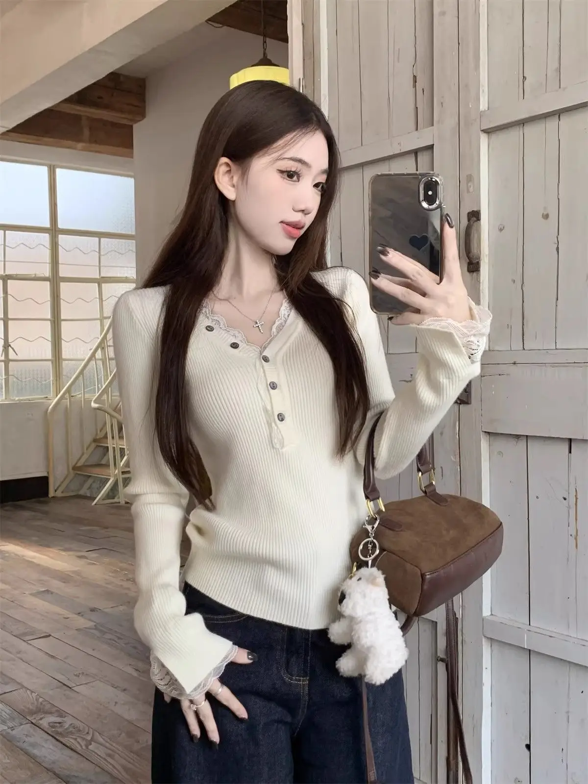 Chic Long Sleeve Knitted Sweater Women's Slim Fit V-Neck Lace Trim Autumn Winter New Style Korean Fashion Elegant Button Detail