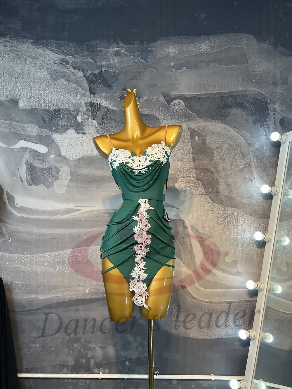 Abito da ballo latino per bambini adulti Abito professionale da donna di fascia alta personalizzato con colletto bianco e bretelle