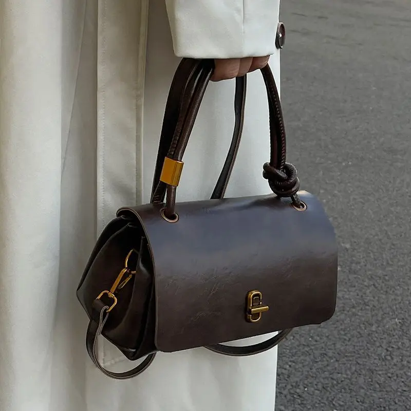 حقيبة كروس متخصصة راقية للنساء النسخة الكورية العصرية الجديدة حقيبة ساعي البريد حقيبة يد نسائية أجنبية متعددة الاستخدامات