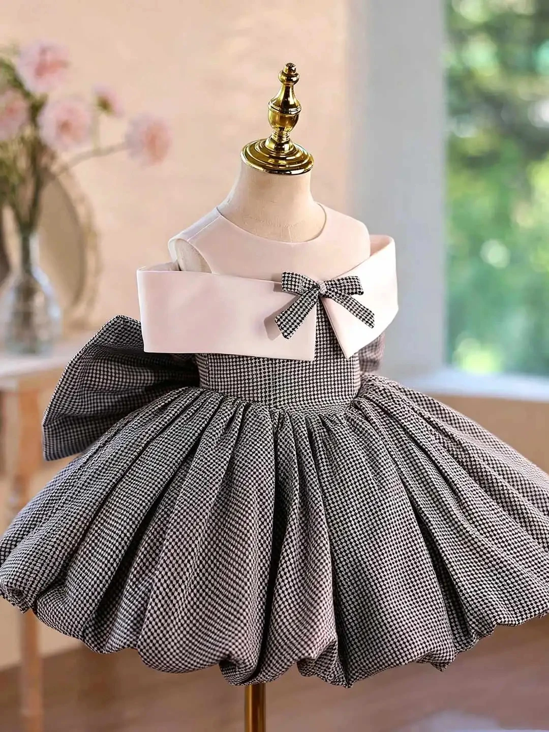 Customized Flower Girl Dress for Wedding Bow Short Sleeve Knee Length Elegant Simple Kids Birthday Party First Communion Gown