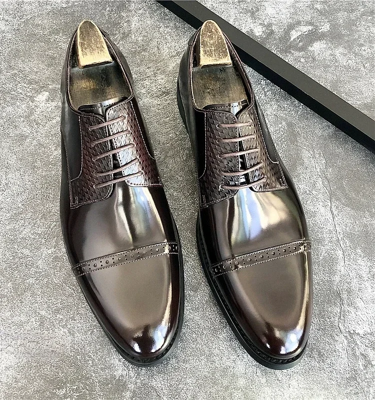 

2024 Spring And Autumn New Men's Business Dress Shoes Bright Leather Pointed Block Carved Derby Shoes