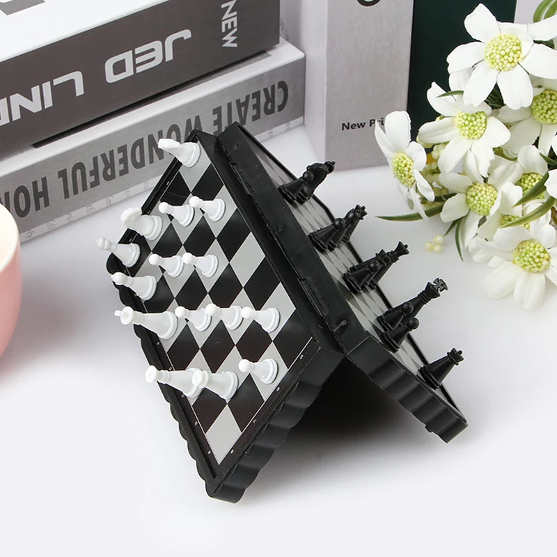 2024 New Mini Magnetic Chess Set Folding Magnetic Plastic Chessboard Board Game Portable Kid Toy Portable Outdoor