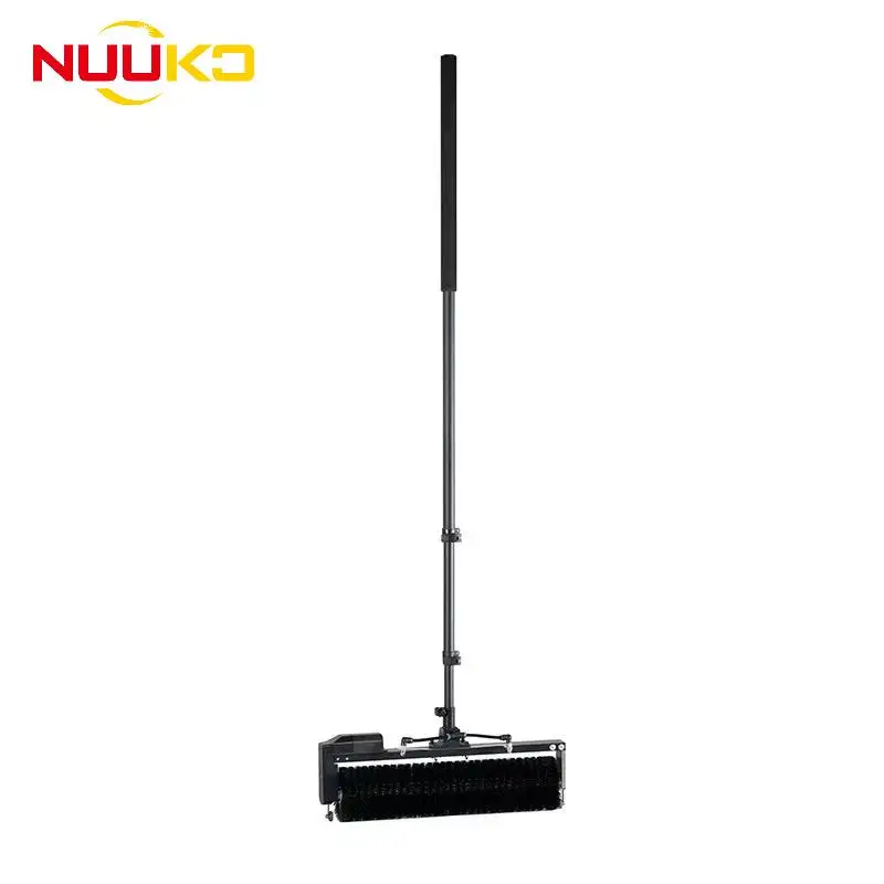 

Щетка для чистки солнечных панелей с одной роликовой головкой и телескопическим стержнем 3,5 м 5,5 м 7,5 м, готовая к отправке машина для чистки панелей