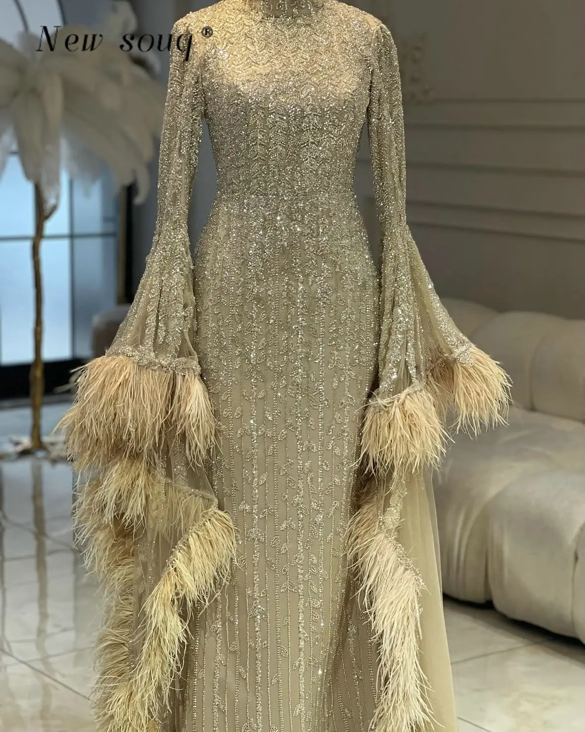 

Champagne Heavy Beaded Flare Sleeves Evening Dresses with Feathers Cuffs Customized Muslim Wedding Party Prom Gowns for Women