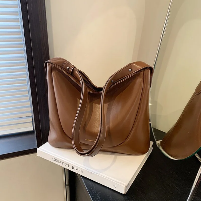 

Fashionable Ladies Shoulder Bag Made Of Garden-Printed Leather Boasting Paris Casual Vintage Neat Spacious Daily Look​