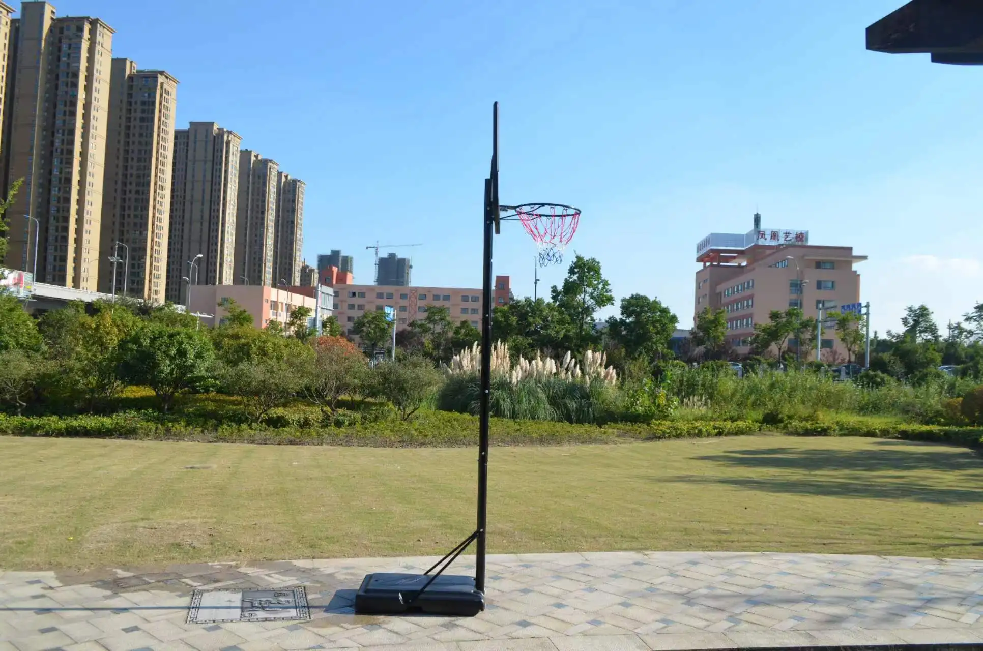 Höhenverstellbarer Basketballkorb für drinnen und draußen, tragbarer Basketballständer für Erwachsene