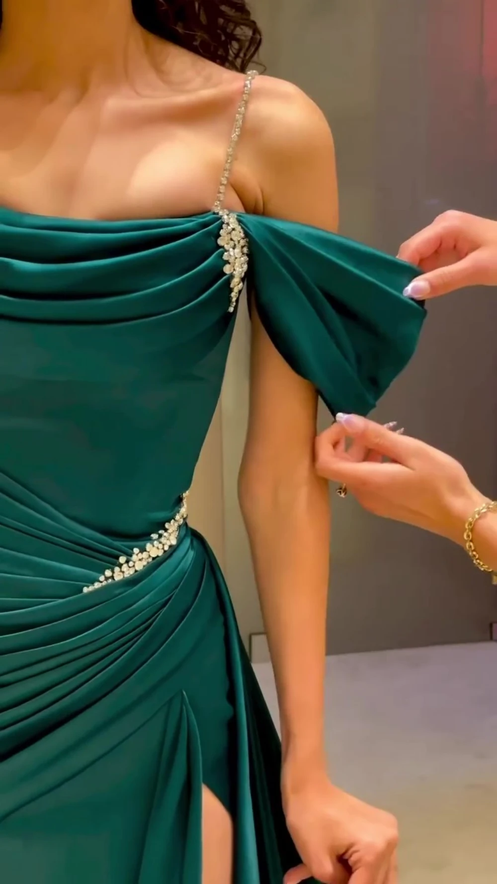 Vestido de satén drapeado con cuentas para cumpleaños, traje largo con tirantes finos, a medida, exquisito y brillante, de alta calidad
