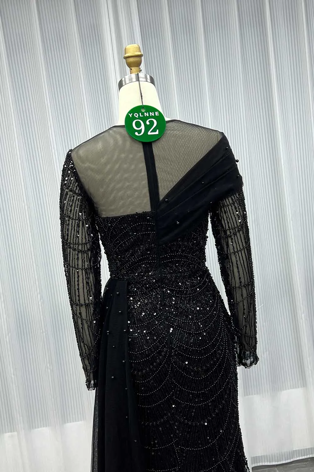 YQLNNE 092 Robe de soirée noire à manches longues et perles